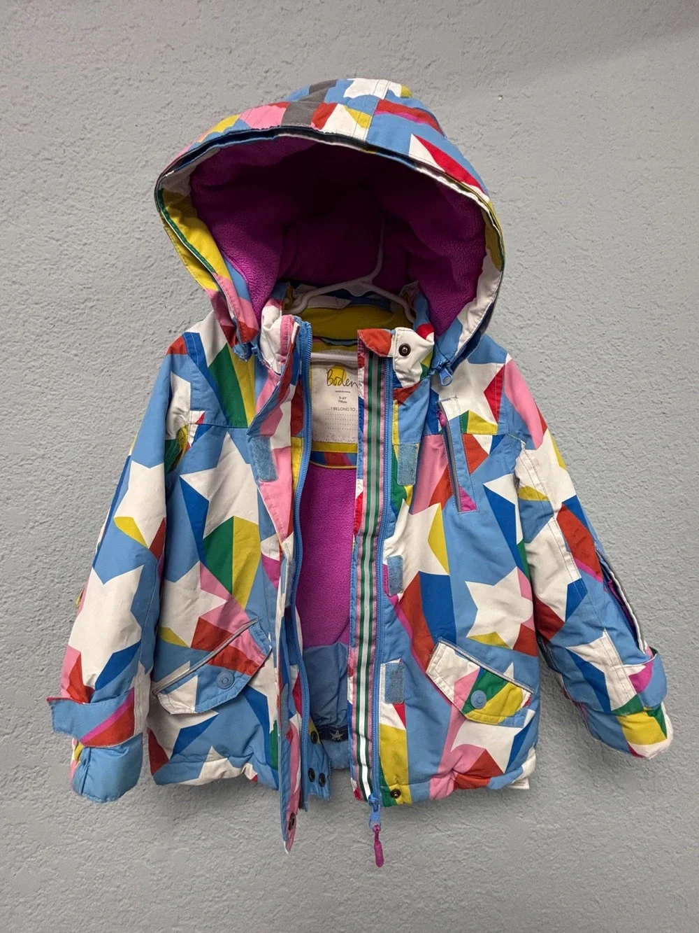 Boden Kids All-Weather Waterproof Ski Jacket in Multicolor, Geometric Star Pttrn